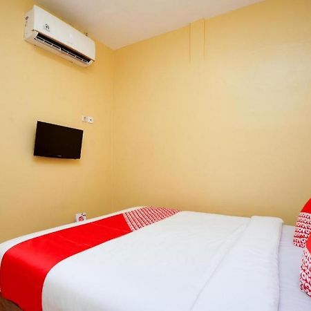 Oyo 2656 Az Zahra Residence Syariah Surabaya Buitenkant foto