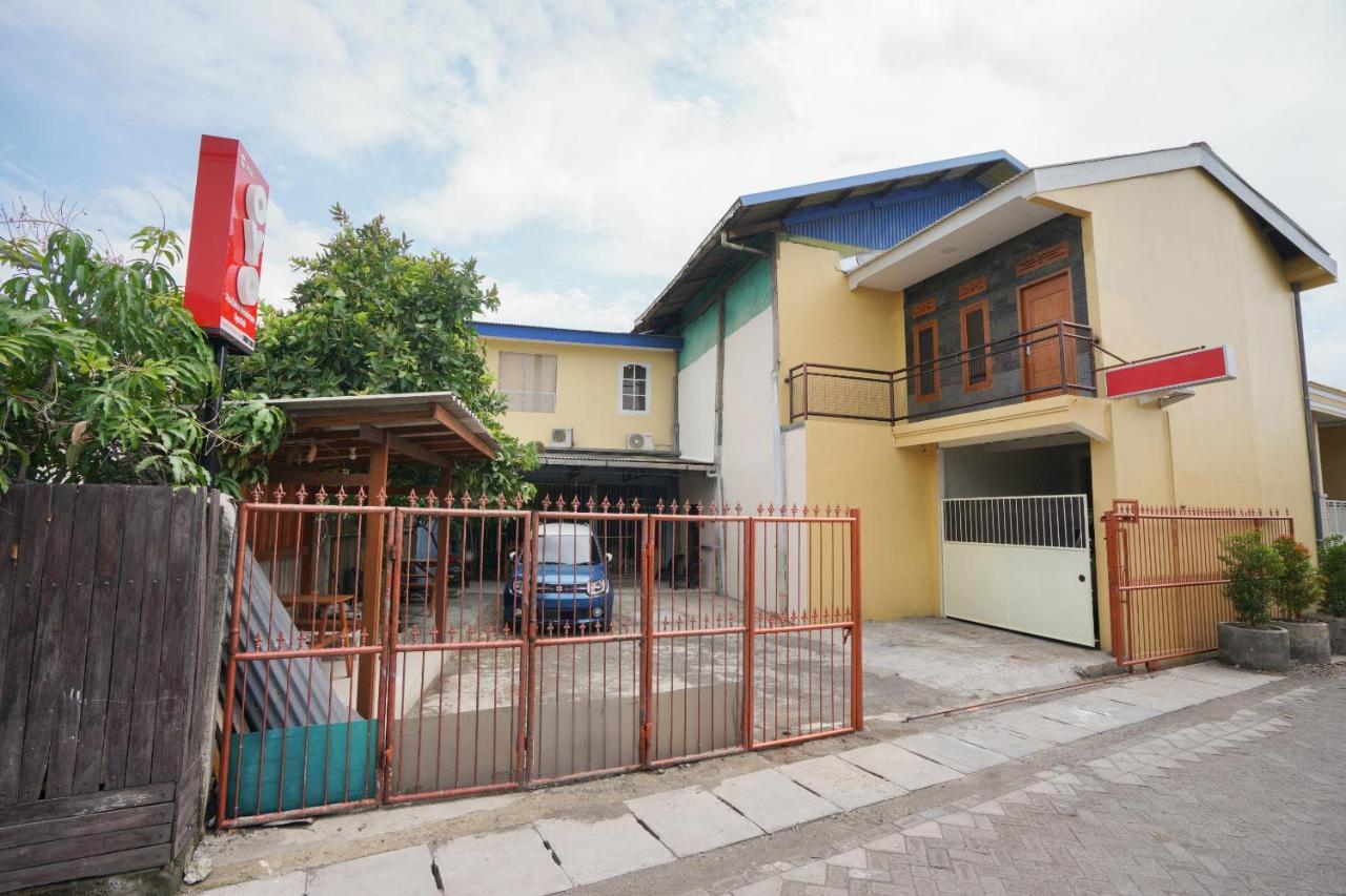 Oyo 2656 Az Zahra Residence Syariah Surabaya Buitenkant foto