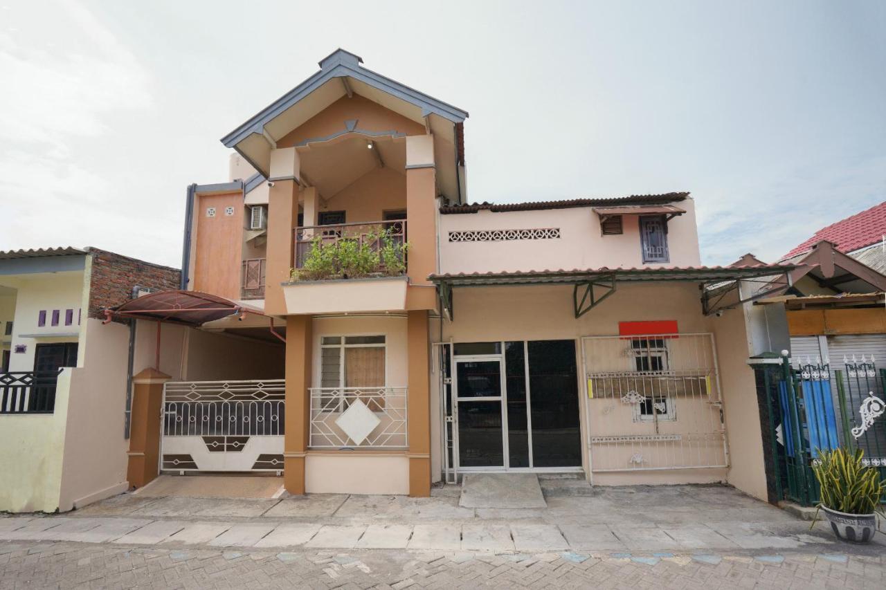 Oyo 2656 Az Zahra Residence Syariah Surabaya Buitenkant foto