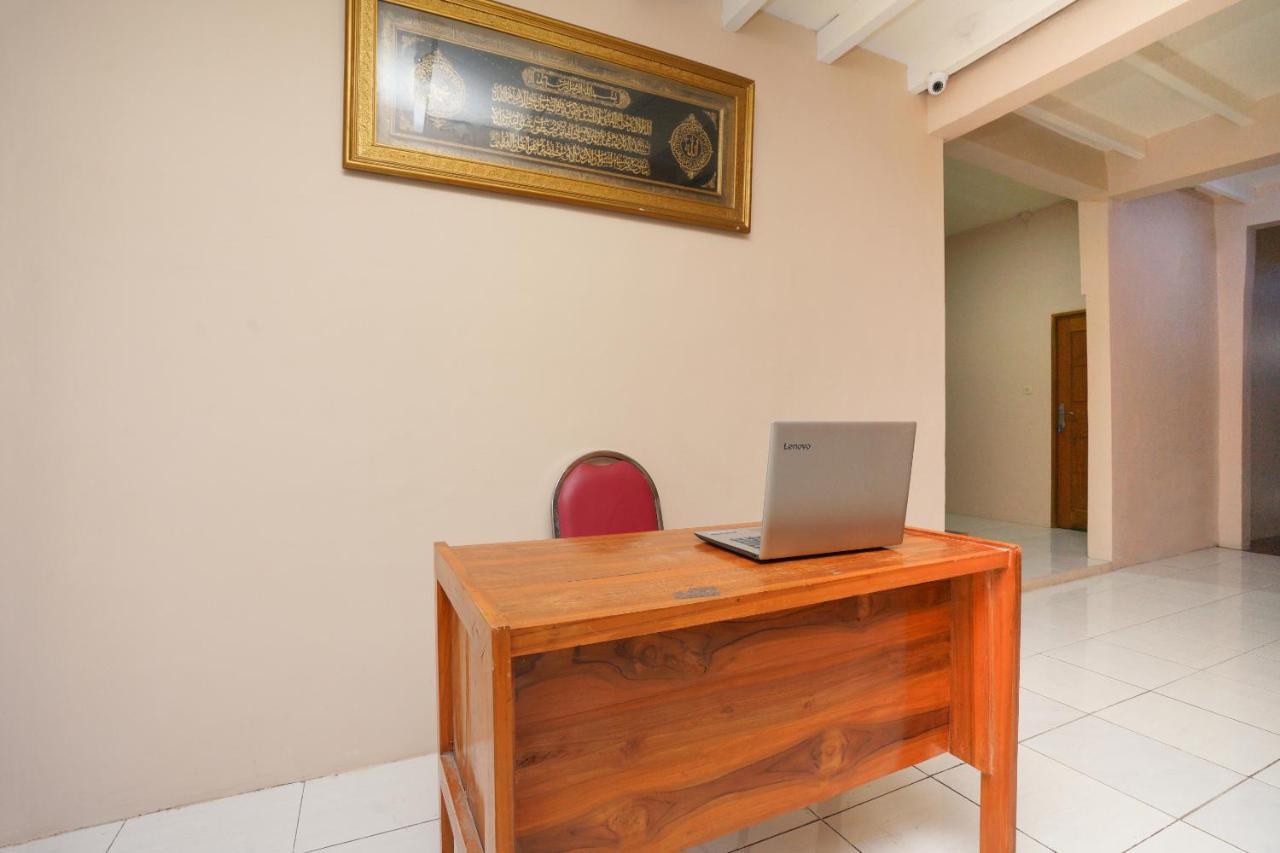 Oyo 2656 Az Zahra Residence Syariah Surabaya Buitenkant foto