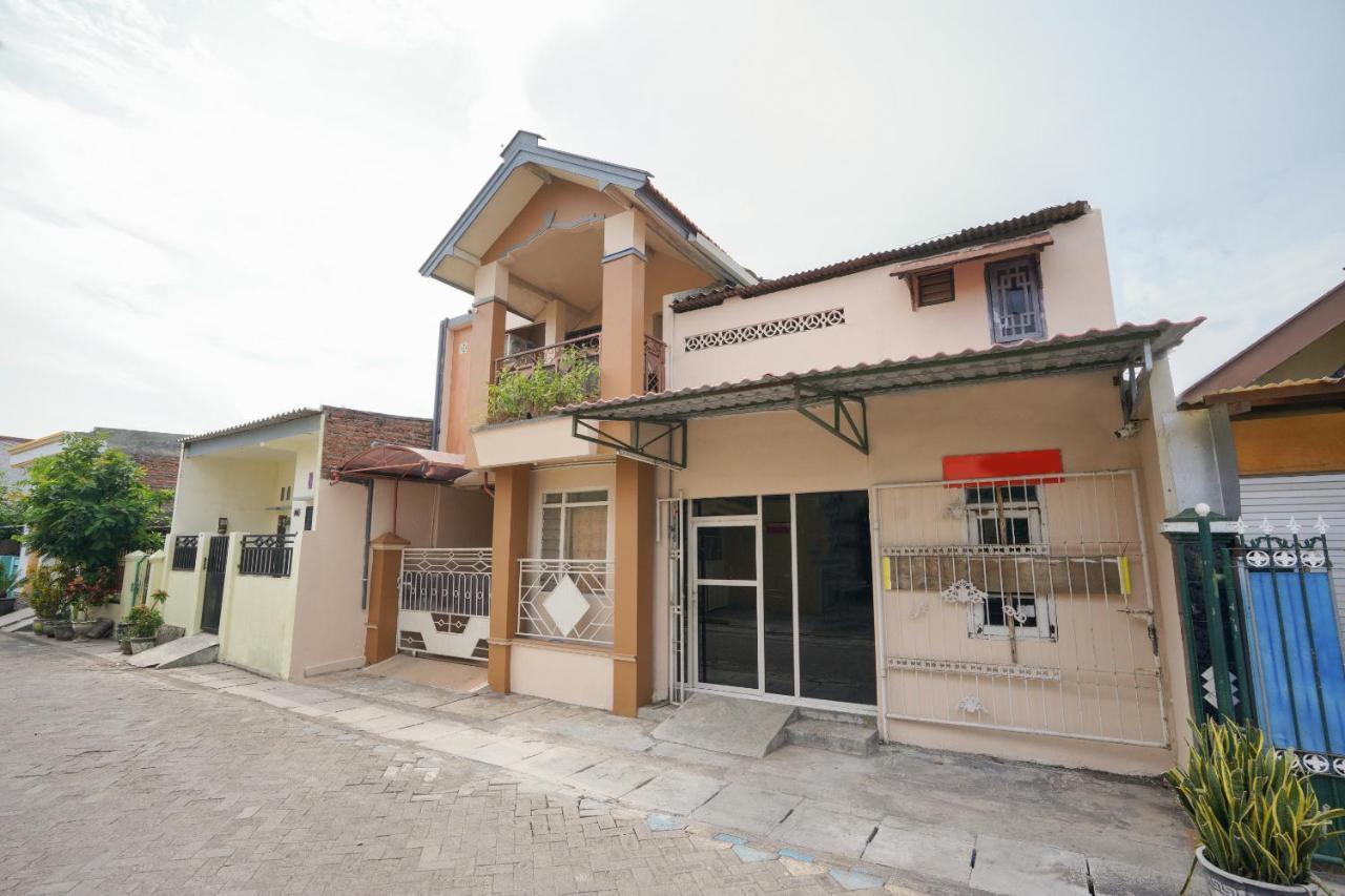 Oyo 2656 Az Zahra Residence Syariah Surabaya Buitenkant foto