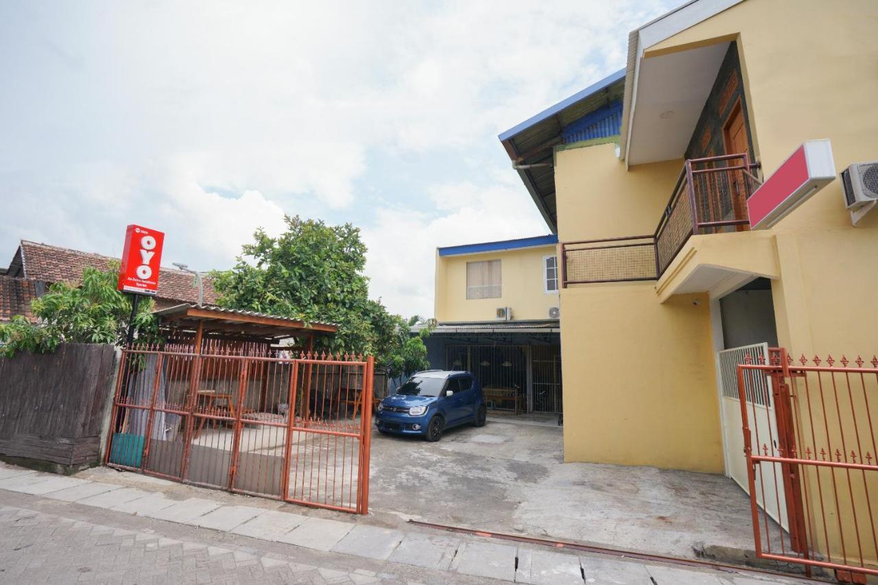 Oyo 2656 Az Zahra Residence Syariah Surabaya Buitenkant foto